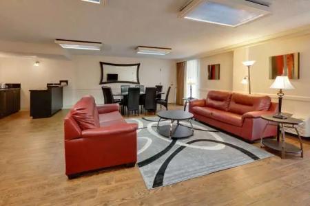 Wyndham Riverfront - 1