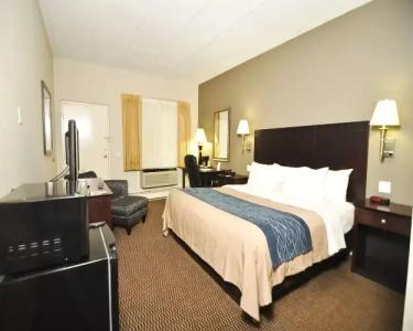 Comfort Inn Sandusky - 34