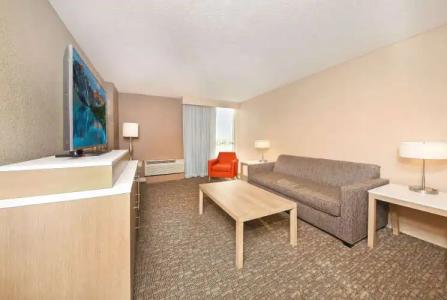 DoubleTree by Hilton Virginia Beach - 4