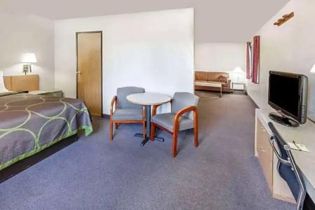 Super 8 by Wyndham Bend - 21