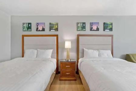 Days Inn by Wyndham Erie - 5