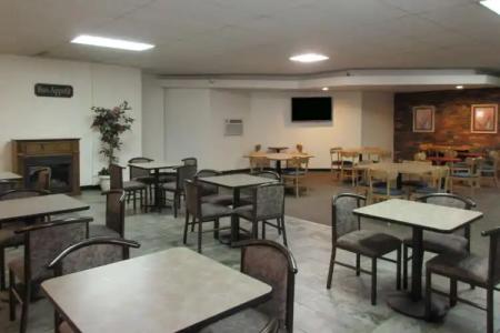 Days Inn by Wyndham Erie - 10