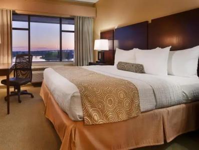 Best Western Plus Coastline Inn - 31