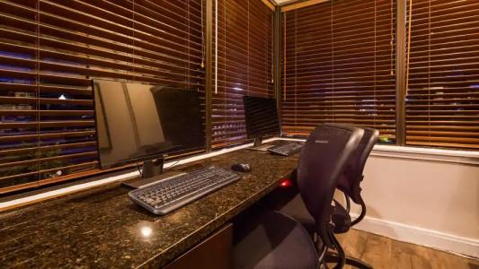 Best Western Plus Coastline Inn - 11