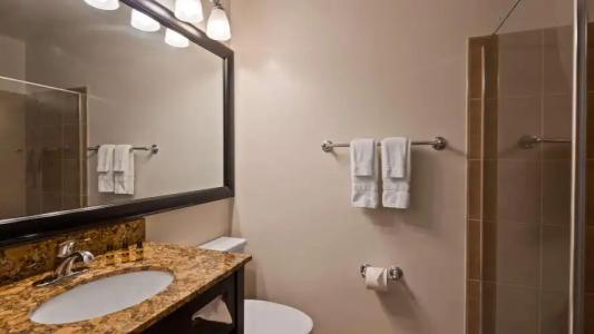 Best Western Plus Coastline Inn - 9