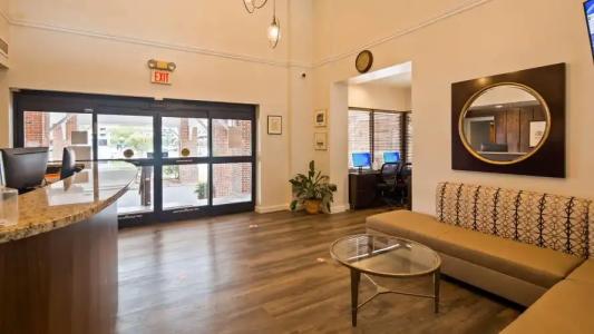 Best Western Plus Coastline Inn - 7