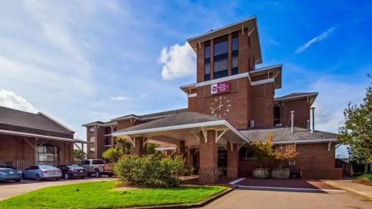 Best Western Plus Coastline Inn