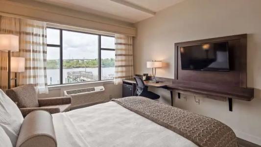 Best Western Plus Coastline Inn - 29