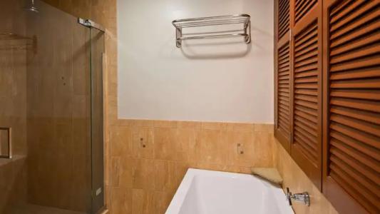 Best Western Plus Coastline Inn - 10