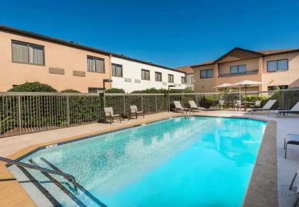 Courtyard by Marriott Wilmington/Wrightsville Beach - 17