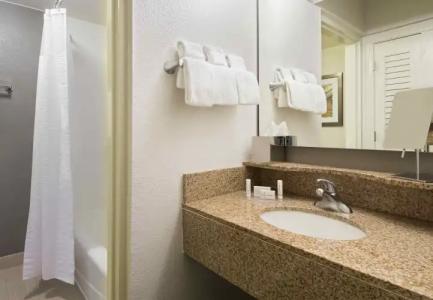 Courtyard by Marriott Wilmington/Wrightsville Beach - 10
