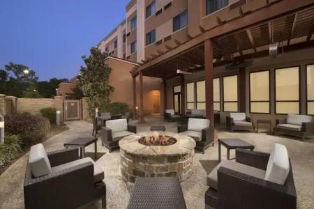 Courtyard by Marriott Tyler - 28