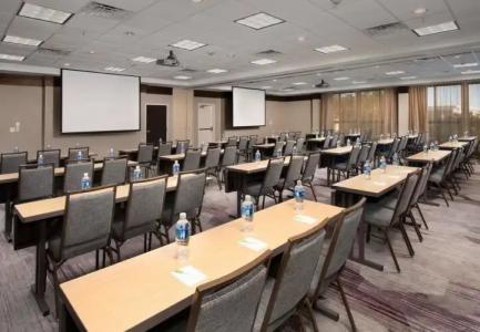 Courtyard by Marriott Tyler - 19