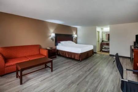 Days Inn & Suites by Wyndham Tyler - 39