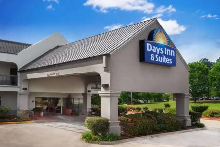 Days Inn & Suites by Wyndham Tyler - 23