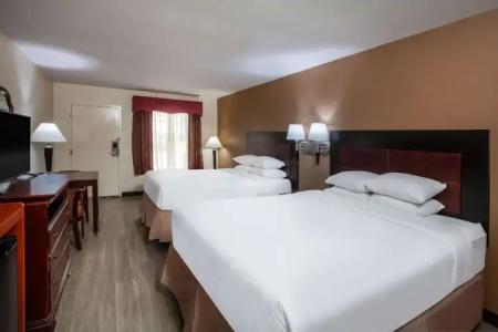 Days Inn & Suites by Wyndham Tyler - 32