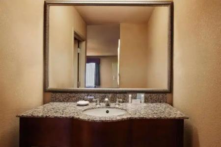 Days Inn & Suites by Wyndham Tyler - 26