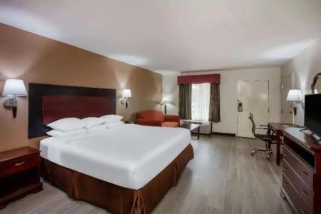 Days Inn & Suites by Wyndham Tyler - 22