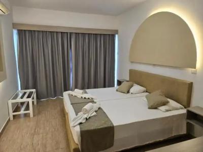 Penelope Beach Apts - 20