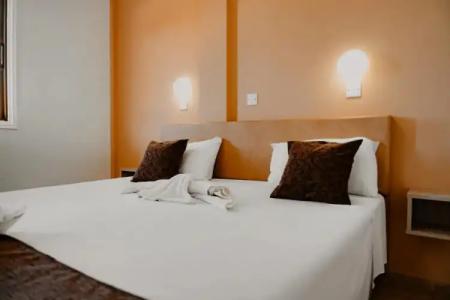 Penelope Beach Apts - 33