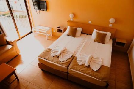 Penelope Beach Apts - 32