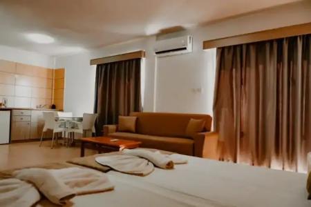 Penelope Beach Apts - 29