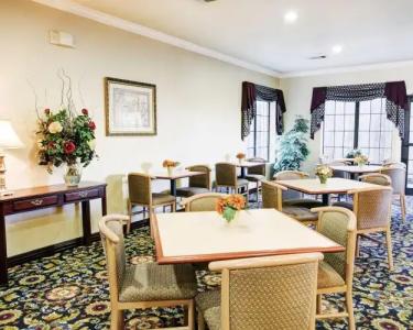 Quality Inn & Suites Near University - 18