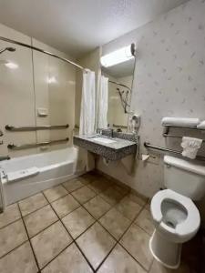 Quality Inn & Suites Near University - 43