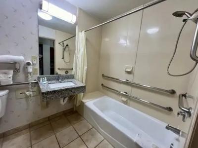 Quality Inn & Suites Near University - 62