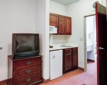 Quality Inn & Suites Near University - 19