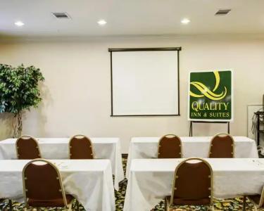 Quality Inn & Suites Near University - 11