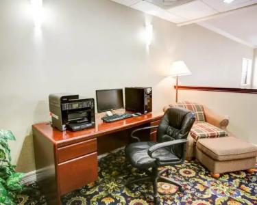 Quality Inn & Suites Near University - 6