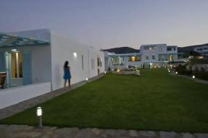 Blue Mare Villas, Naousa