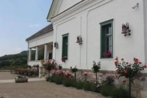Takler Kuria, Szekszard