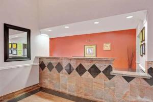 Super 8 by Wyndham Galveston, Galveston