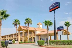 Howard Johnson by Wyndham Galveston, Galveston