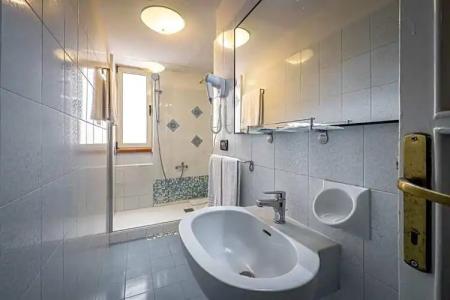 ḤỌṬẸḶ ṾẸṆẸṬỌ con accesso ZTL - 152