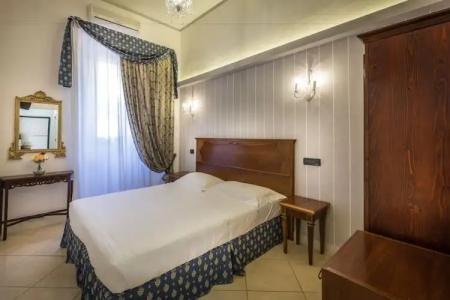 ḤỌṬẸḶ ṾẸṆẸṬỌ con accesso ZTL - 103