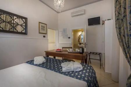 ḤỌṬẸḶ ṾẸṆẸṬỌ con accesso ZTL - 12