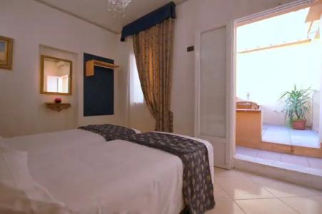 ḤỌṬẸḶ ṾẸṆẸṬỌ con accesso ZTL - 184