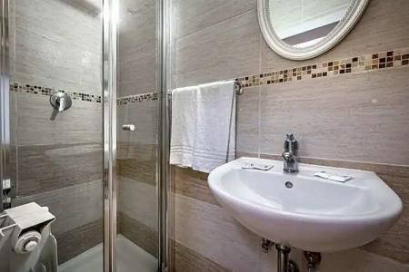 ḤỌṬẸḶ ṾẸṆẸṬỌ con accesso ZTL - 19