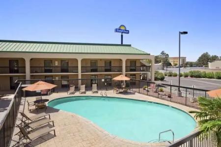 Days Inn by Wyndham Las Cruces - 9