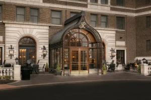 The Raphael Hotel, Autograph Collection, Kansas
