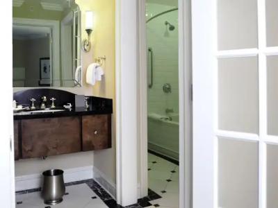 The Raphael, Autograph Collection - 9