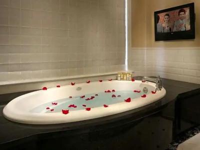 The Raphael, Autograph Collection - 133