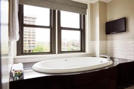 The Raphael, Autograph Collection - 124