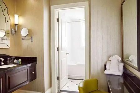 The Raphael, Autograph Collection - 111