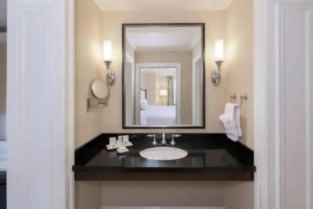 The Raphael, Autograph Collection - 117