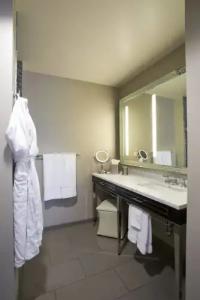 Ambassador Kansas City, Autograph Collection - 63