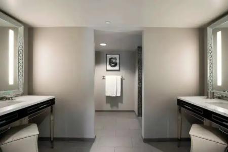 Ambassador Kansas City, Autograph Collection - 72